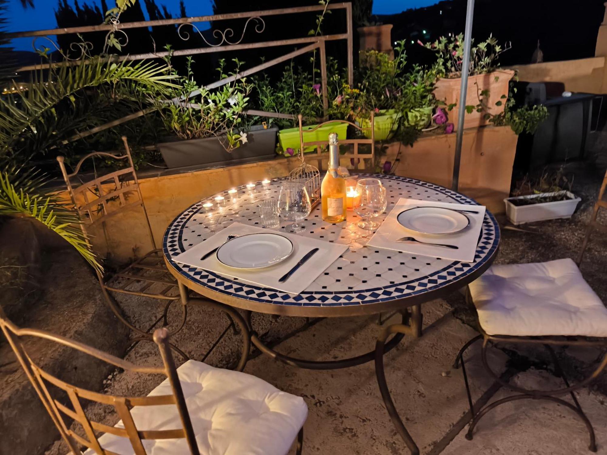 Love-Room Discret 40 M2 Bormes Les Mimosas Village Avec Terrasse Extérieur photo