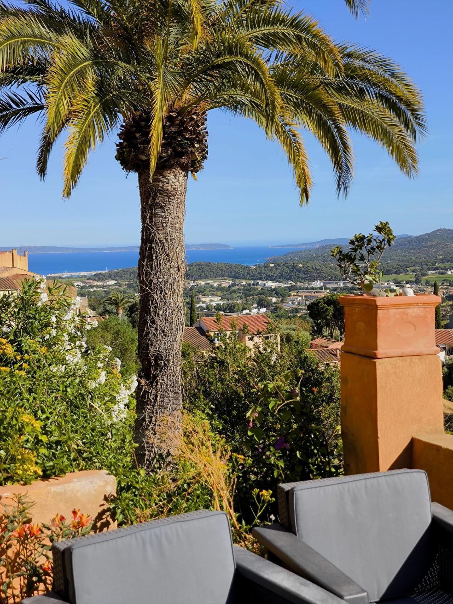 Love-Room Discret 40 M2 Bormes Les Mimosas Village Avec Terrasse Extérieur photo