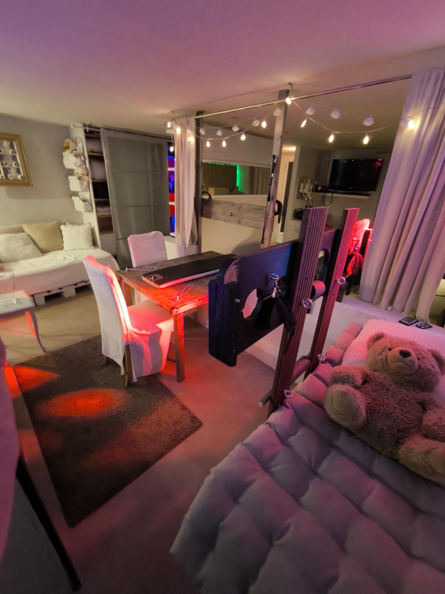 Love-Room Discret 40 M2 Bormes Les Mimosas Village Avec Terrasse Extérieur photo