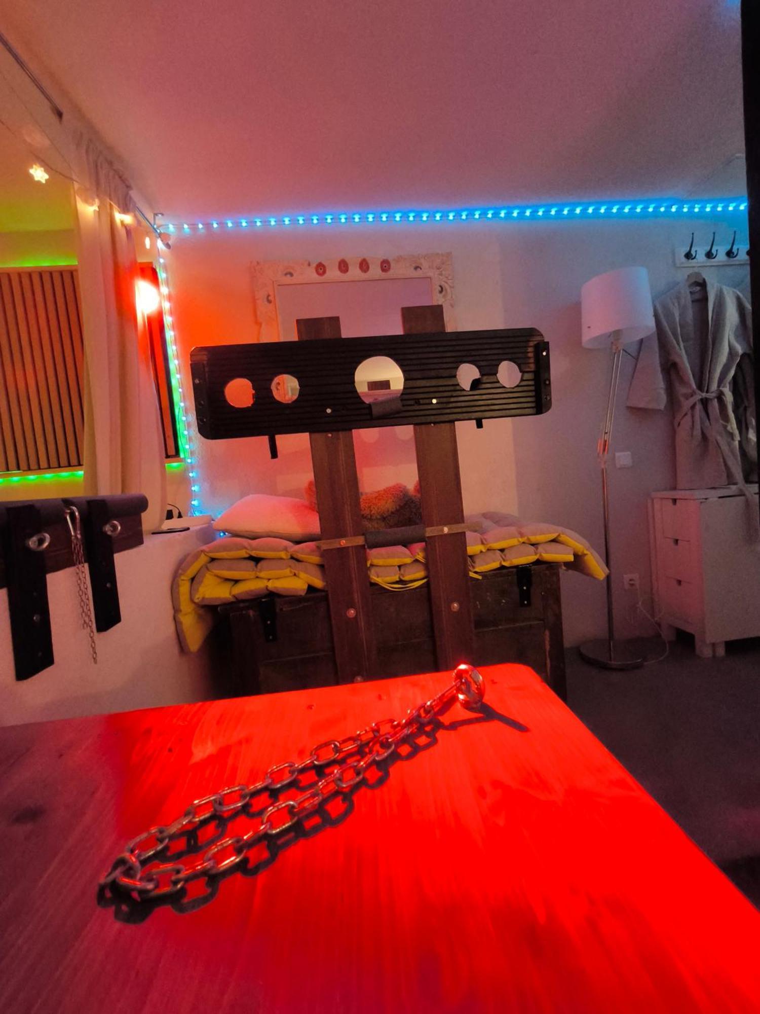 Love-Room Discret 40 M2 Bormes Les Mimosas Village Avec Terrasse Extérieur photo