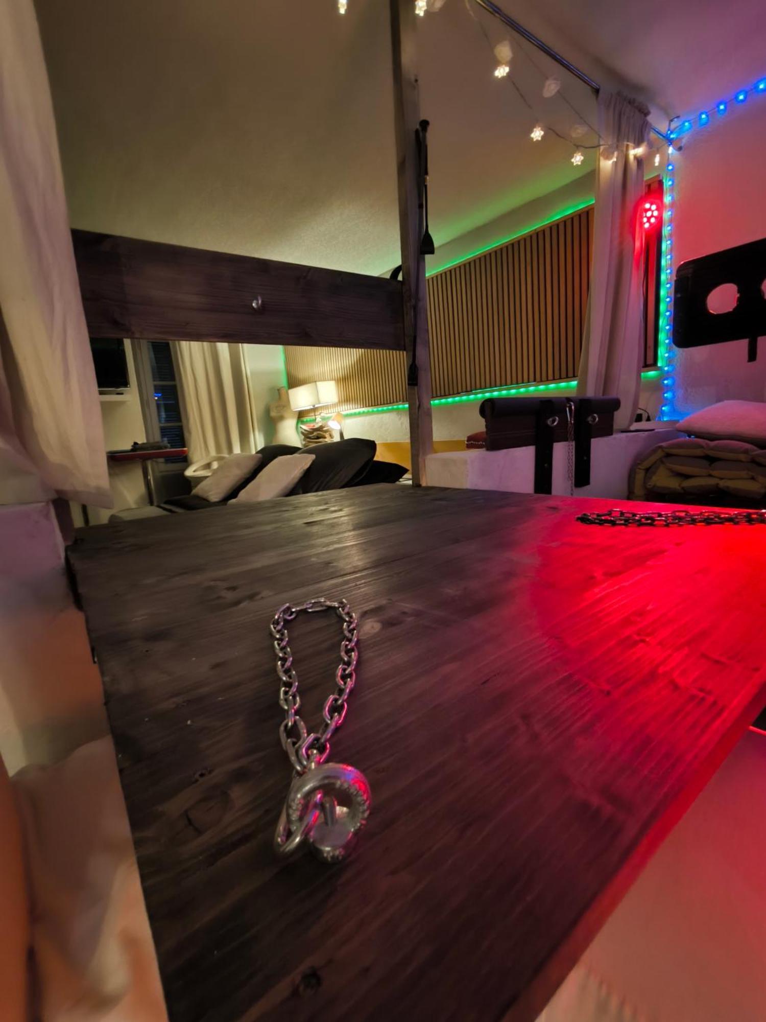 Love-Room Discret 40 M2 Bormes Les Mimosas Village Avec Terrasse Extérieur photo