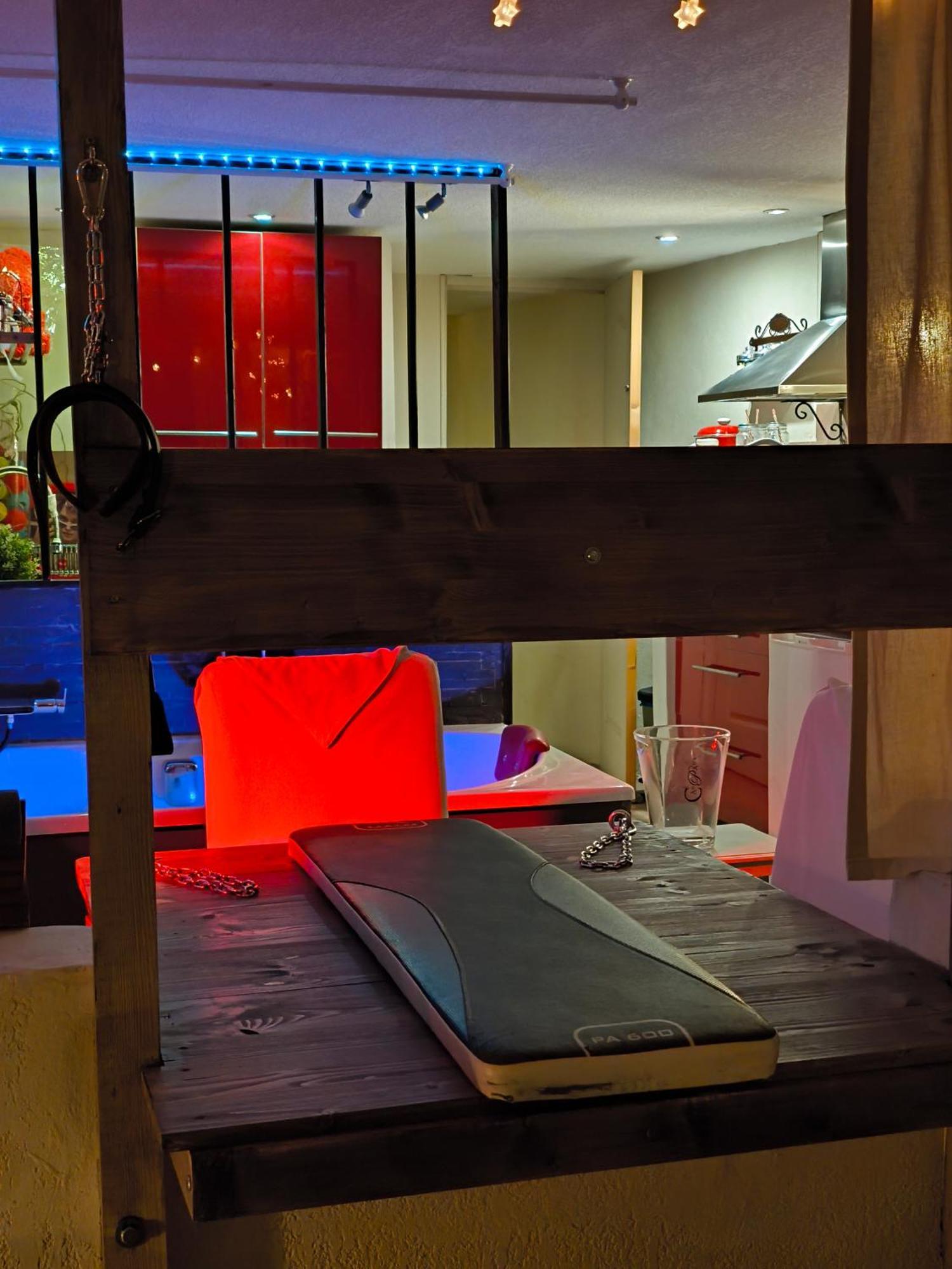 Love-Room Discret 40 M2 Bormes Les Mimosas Village Avec Terrasse Extérieur photo