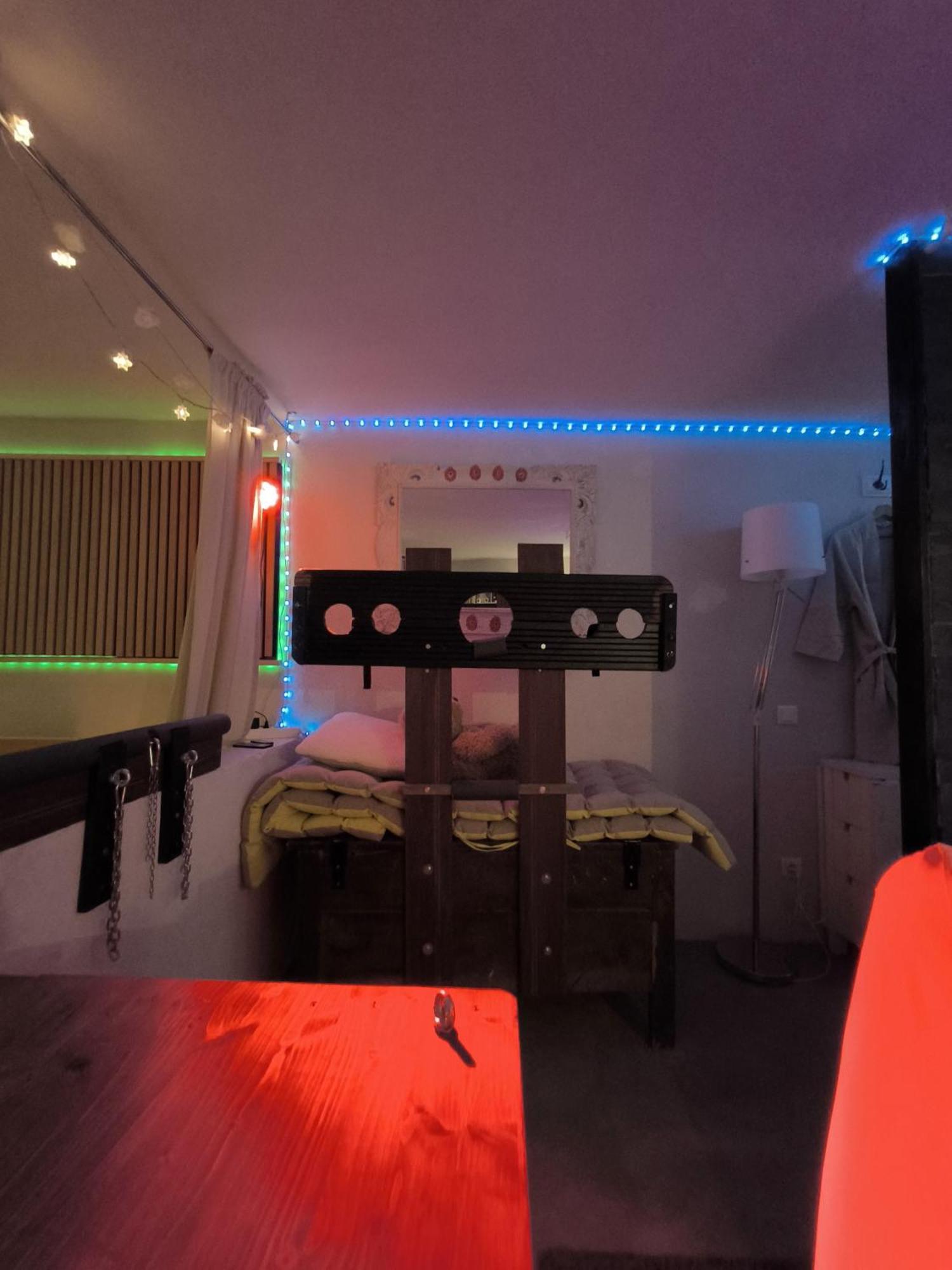 Love-Room Discret 40 M2 Bormes Les Mimosas Village Avec Terrasse Extérieur photo