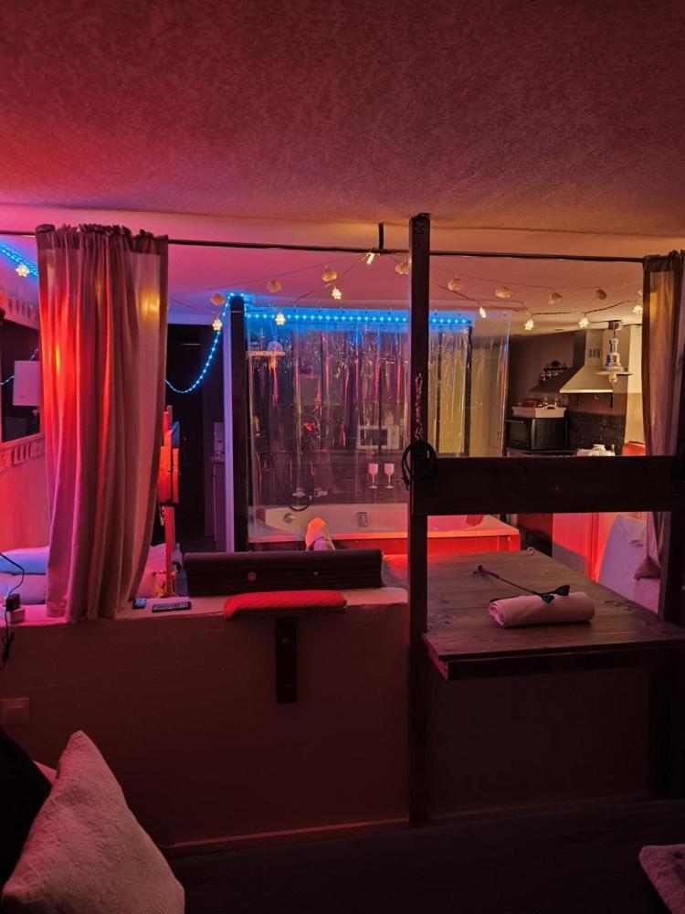 Love-Room Discret 40 M2 Bormes Les Mimosas Village Avec Terrasse Extérieur photo