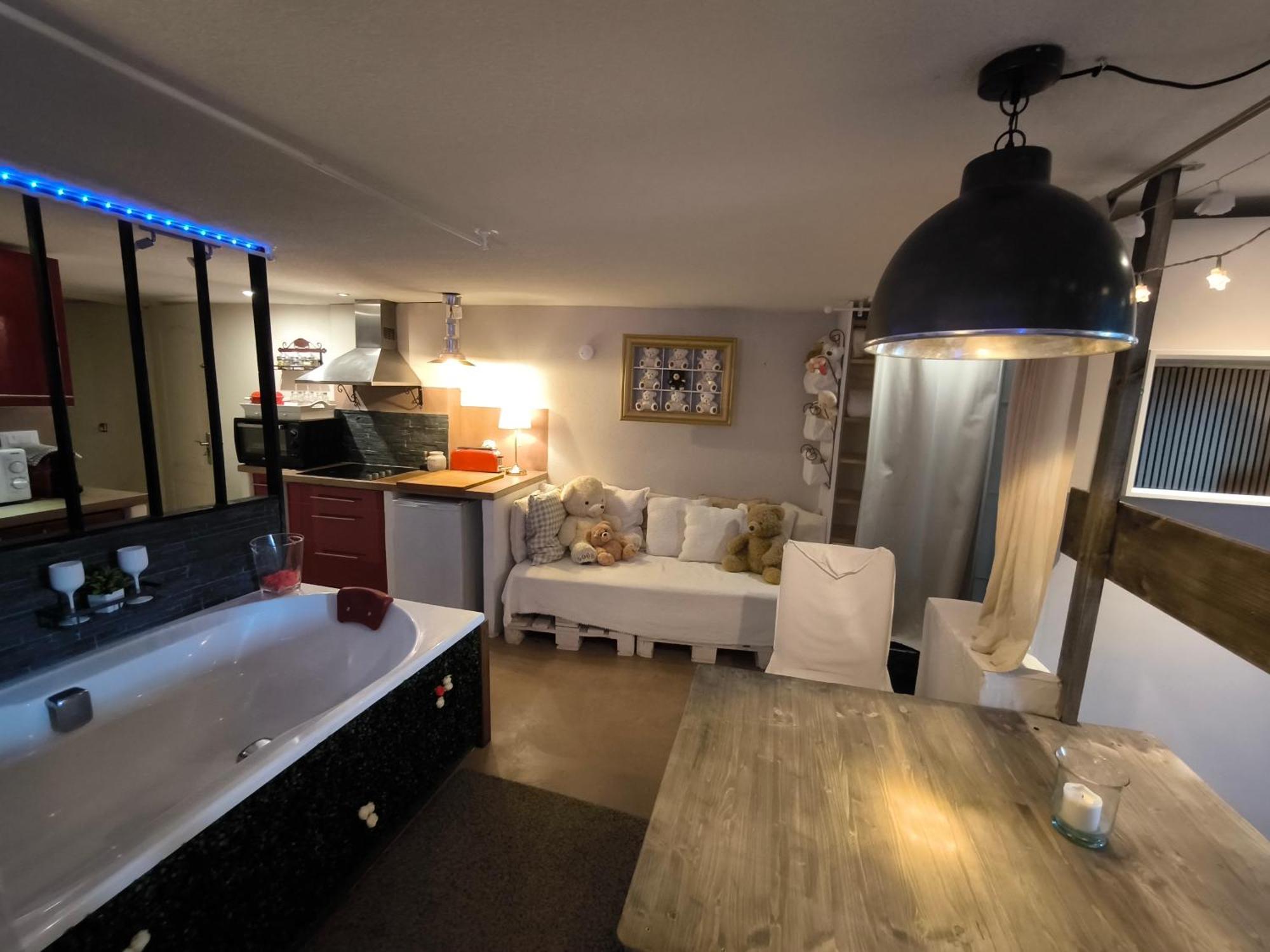 Love-Room Discret 40 M2 Bormes Les Mimosas Village Avec Terrasse Extérieur photo