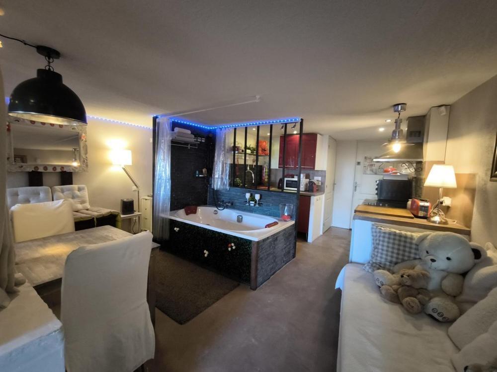 Love-Room Discret 40 M2 Bormes Les Mimosas Village Avec Terrasse Extérieur photo