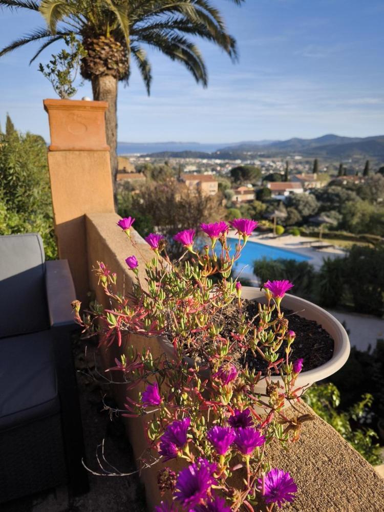 Love-Room Discret 40 M2 Bormes Les Mimosas Village Avec Terrasse Extérieur photo